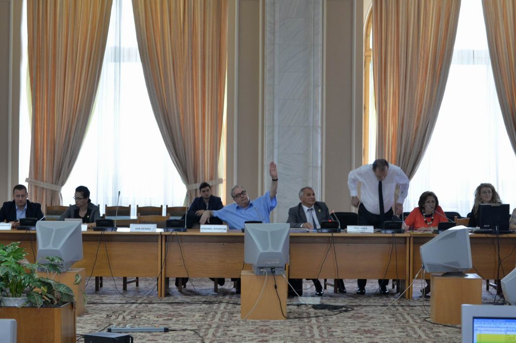 Deputații din Comisia de Învăţământ l-au ascultat pe Anghel Stanciu (PSD): "De ce să nu lași pe mâine ce poți face azi?". Foto: Lucian Muntean