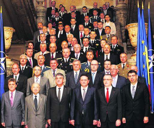Fotografie cu membrii fondatori, făcută în 17 iunie 2015, la Cercul Militar, cu ocazia conferinței de prezentare a ASSN.