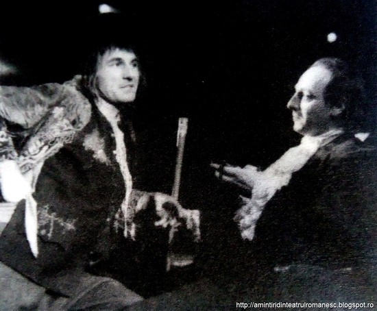 Marin Moraru şi Gheorghe Dinică în "Nepotul lui Rameau", de Diderot. Foto: amintiridinteatrulromanesc.blogspot.ro