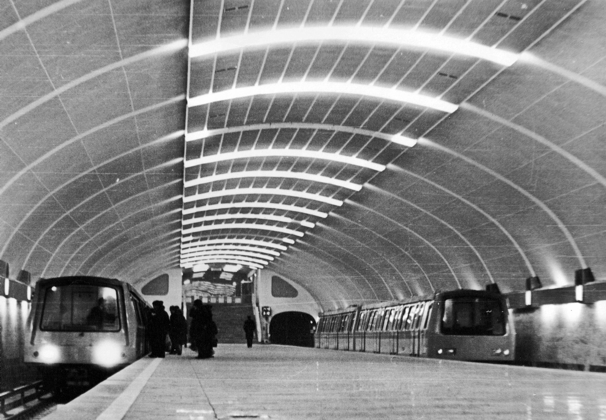 „De ce nu e stație la Piața Romană?” Istoria metroului bucureștean